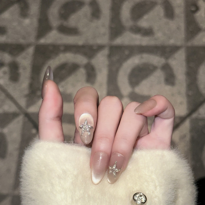 Star-Embellished Press-On Nail Art Set Bowlift