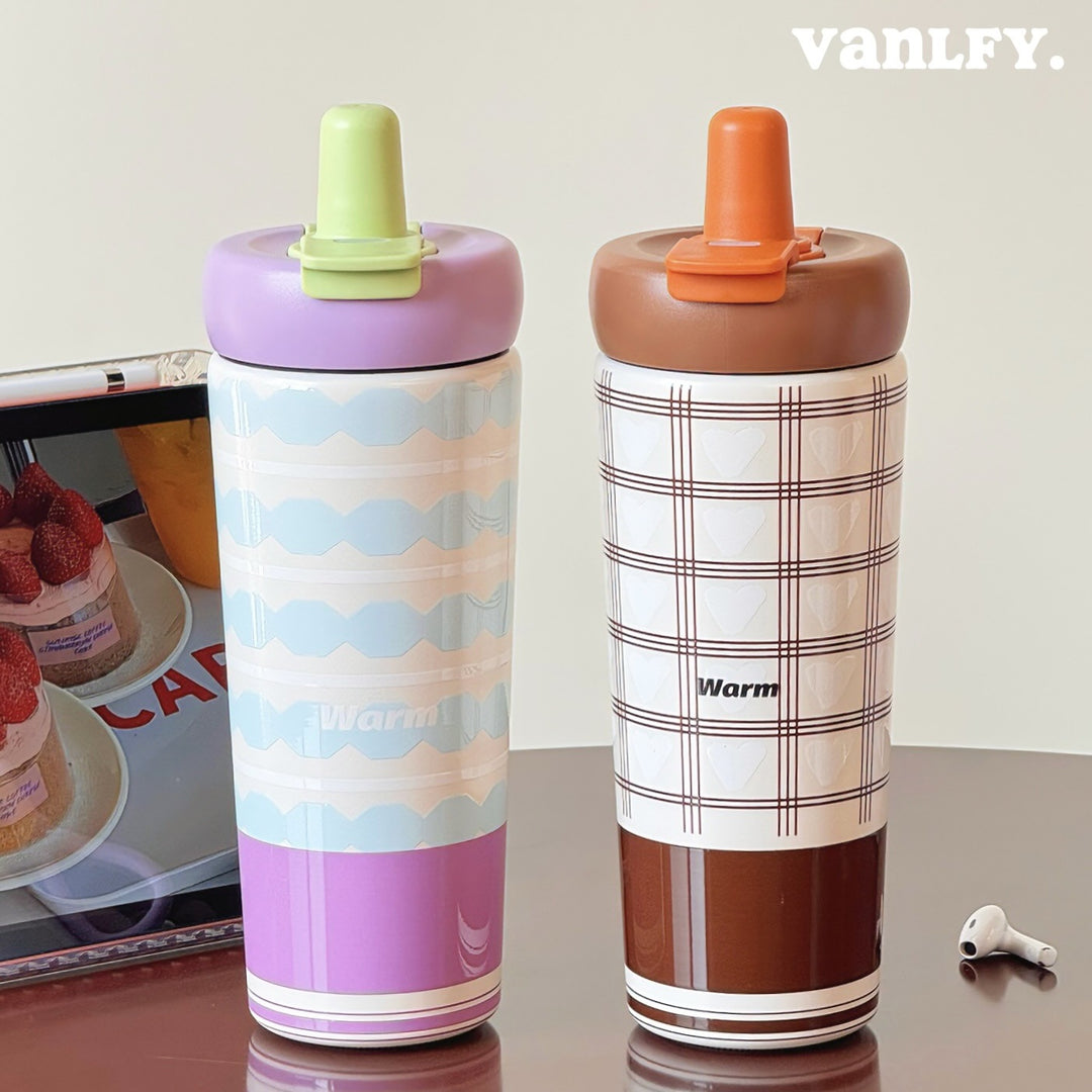 Women's insulated drinking bottle with innovative silicone cap and cheerful Bowlift motif