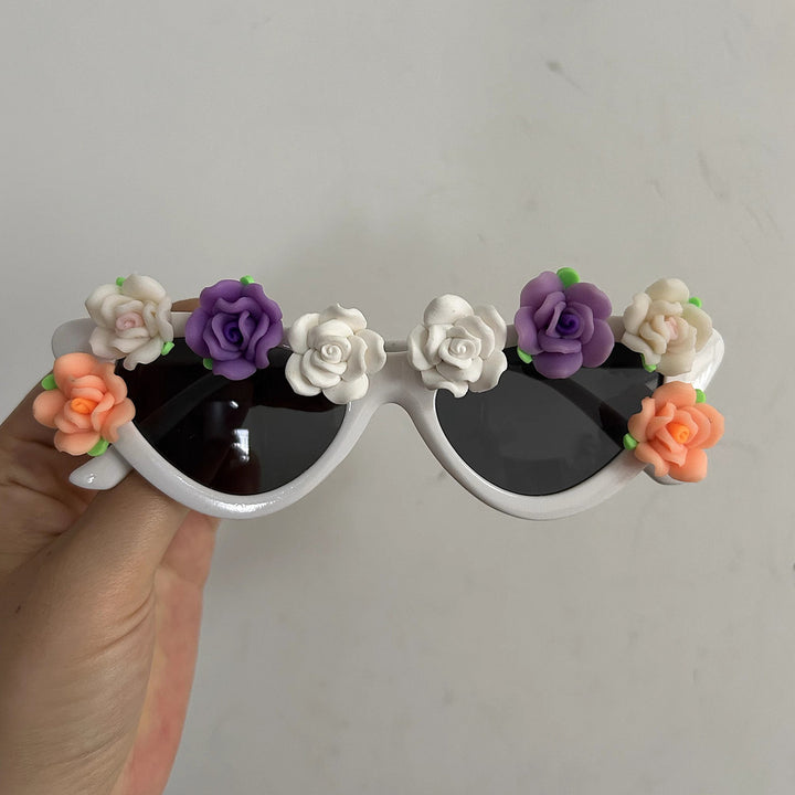 Women Cat-Eye Sunglasses with Floral Decor Bowlift