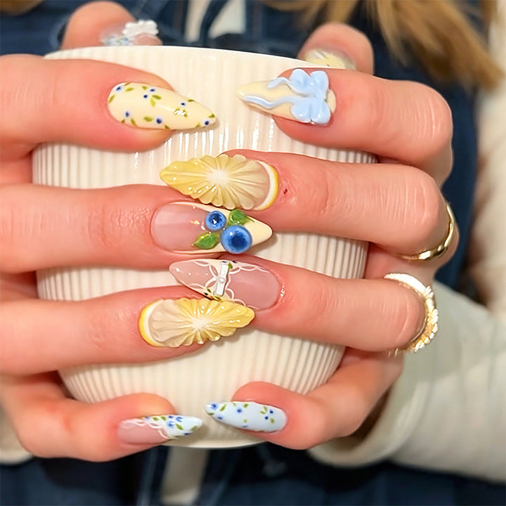 Artificial nails with exclusive flower design Bowlift