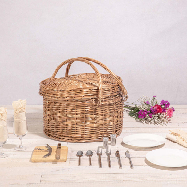 Ladies picnic basket with integrated dish set and elegant inner lining Bowlift