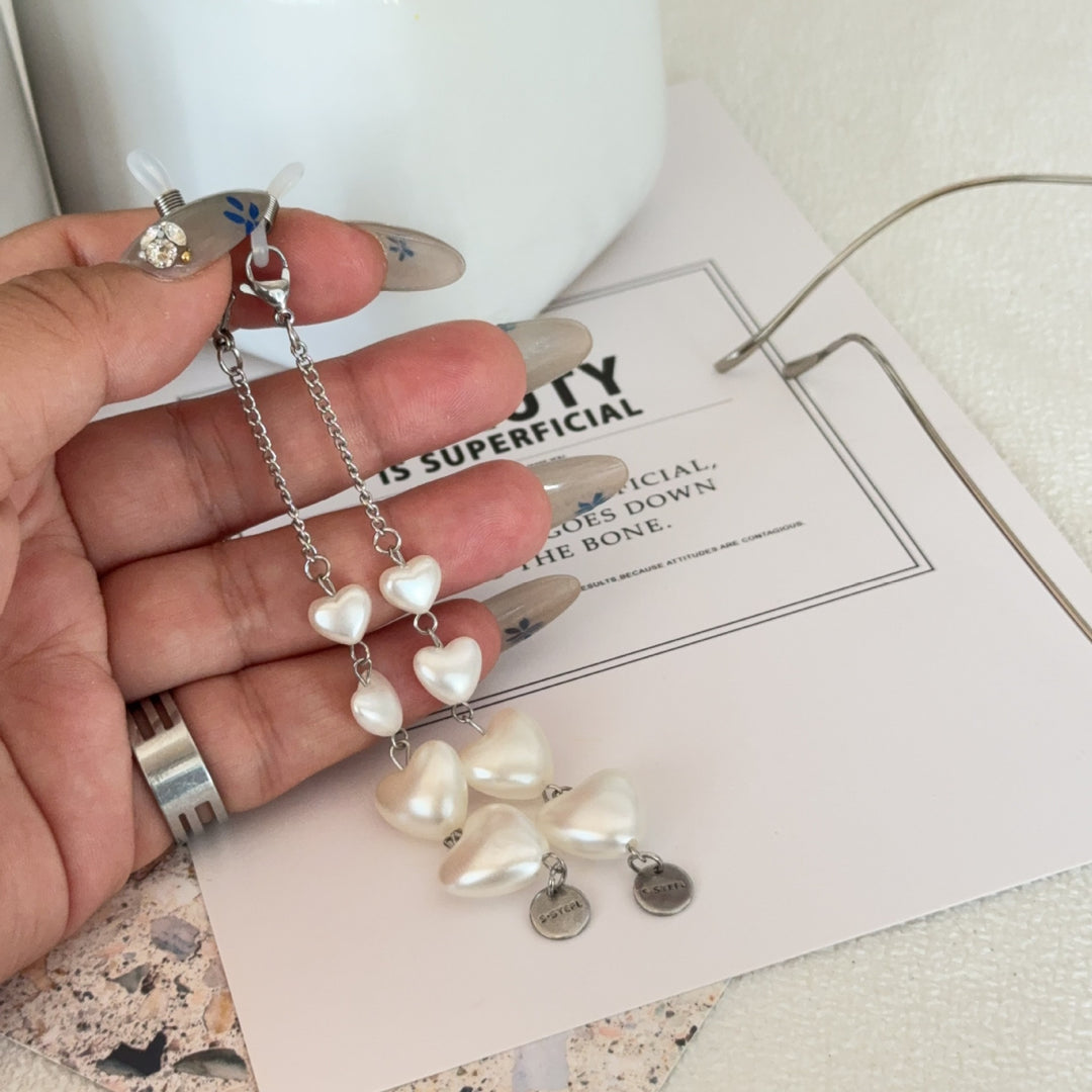 Heart-Shaped Pearl Accented Eyewear Chain Bowlift