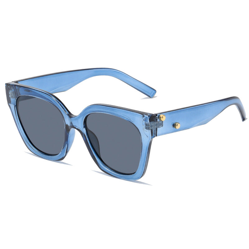Women extravagantly designed sunglasses Bowlift