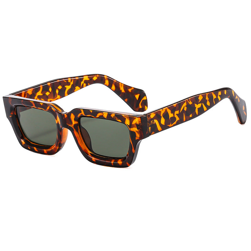 Women's sunglasses in modern and futuristic rectangular design Bowlift