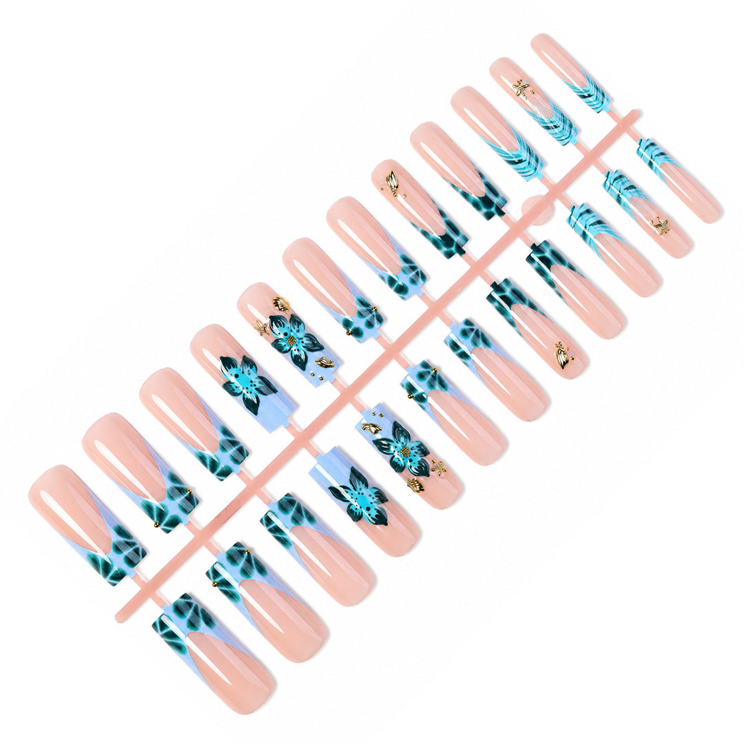 Artificial nail set with luxurious floral accents and golden details Bowlift