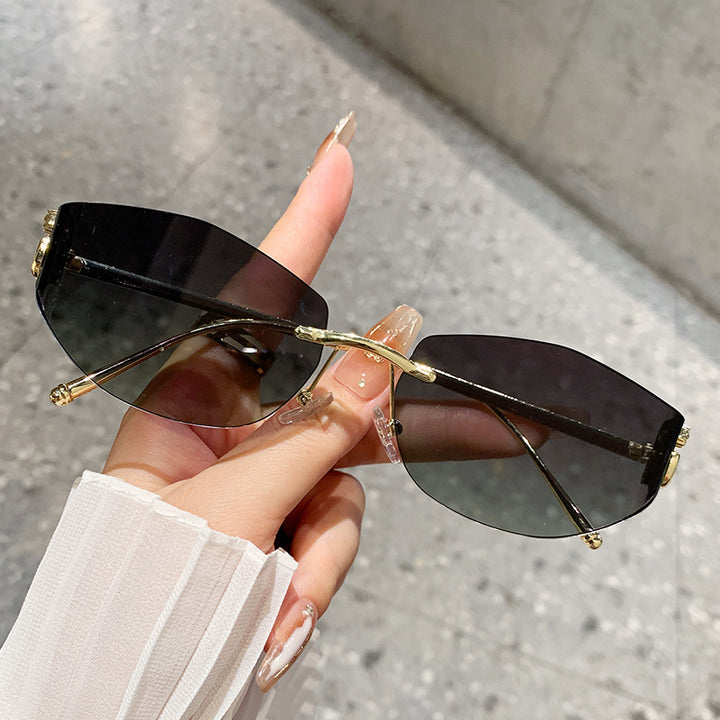 Women's fashionable sunglasses with innovative checkered design Bowlift
