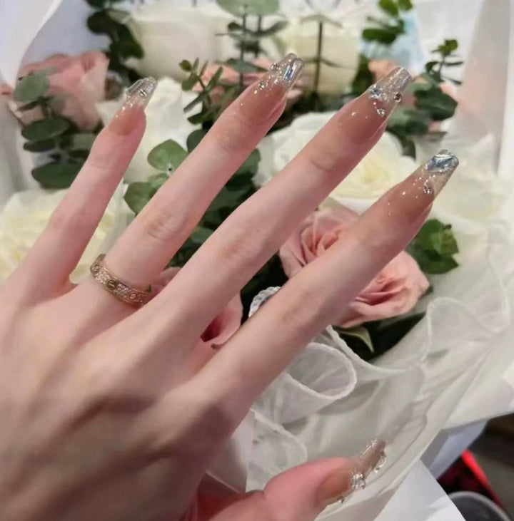 Elegant nail design with pearl embellishment Bowlift