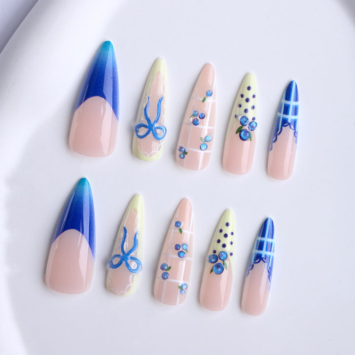 Artificial nails with playful design and elegant accents Bowlift
