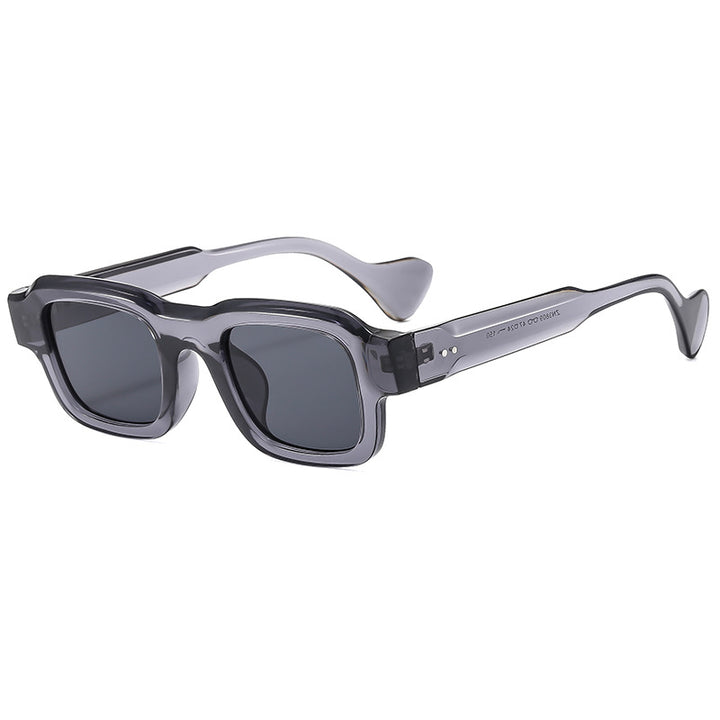 Women Retro-inspired sunglasses in striking design Bowlift