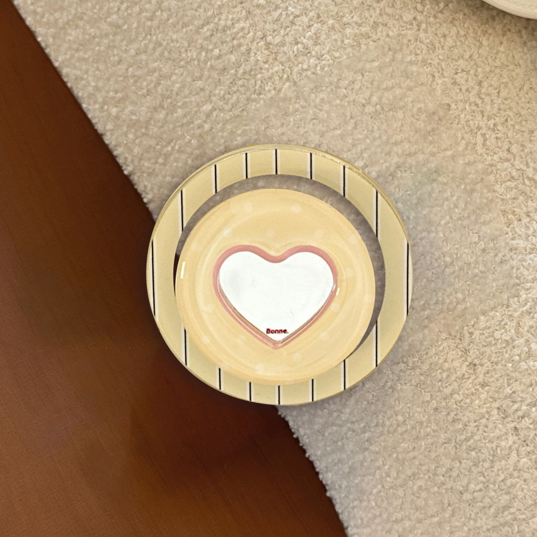 Heart-shaped coaster with playful design Bowlift