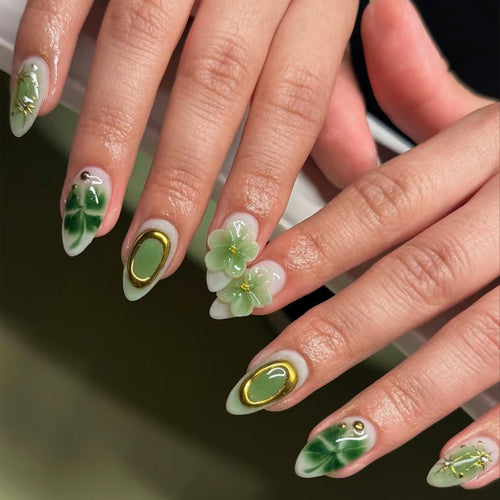 Nail art with botanical designs Bowlift