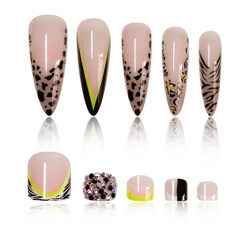 Trendy Stiletto Nail Art Bowlift