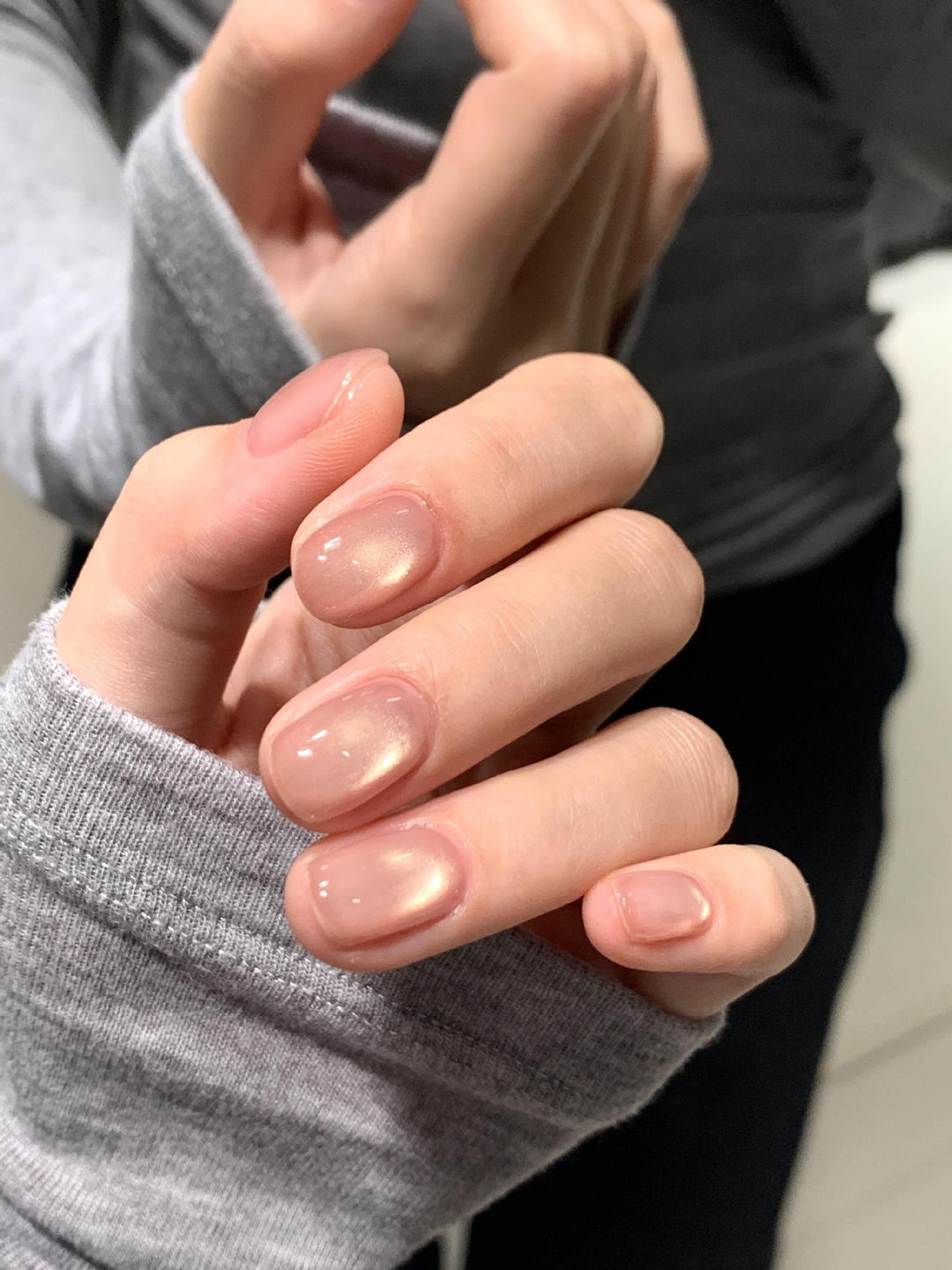 Shiny artificial nails with natural effect Bowlift