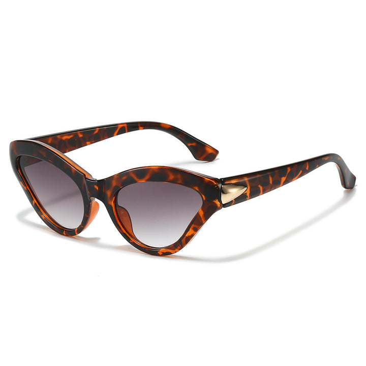 Vintage Cat-Eye Sunglasses with Luxurious Detailing Bowlift