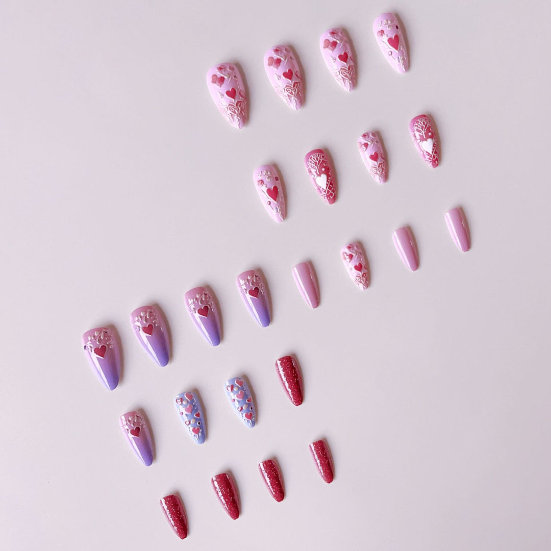 Artificial nail set with romantic heart and floral decorations Bowlift