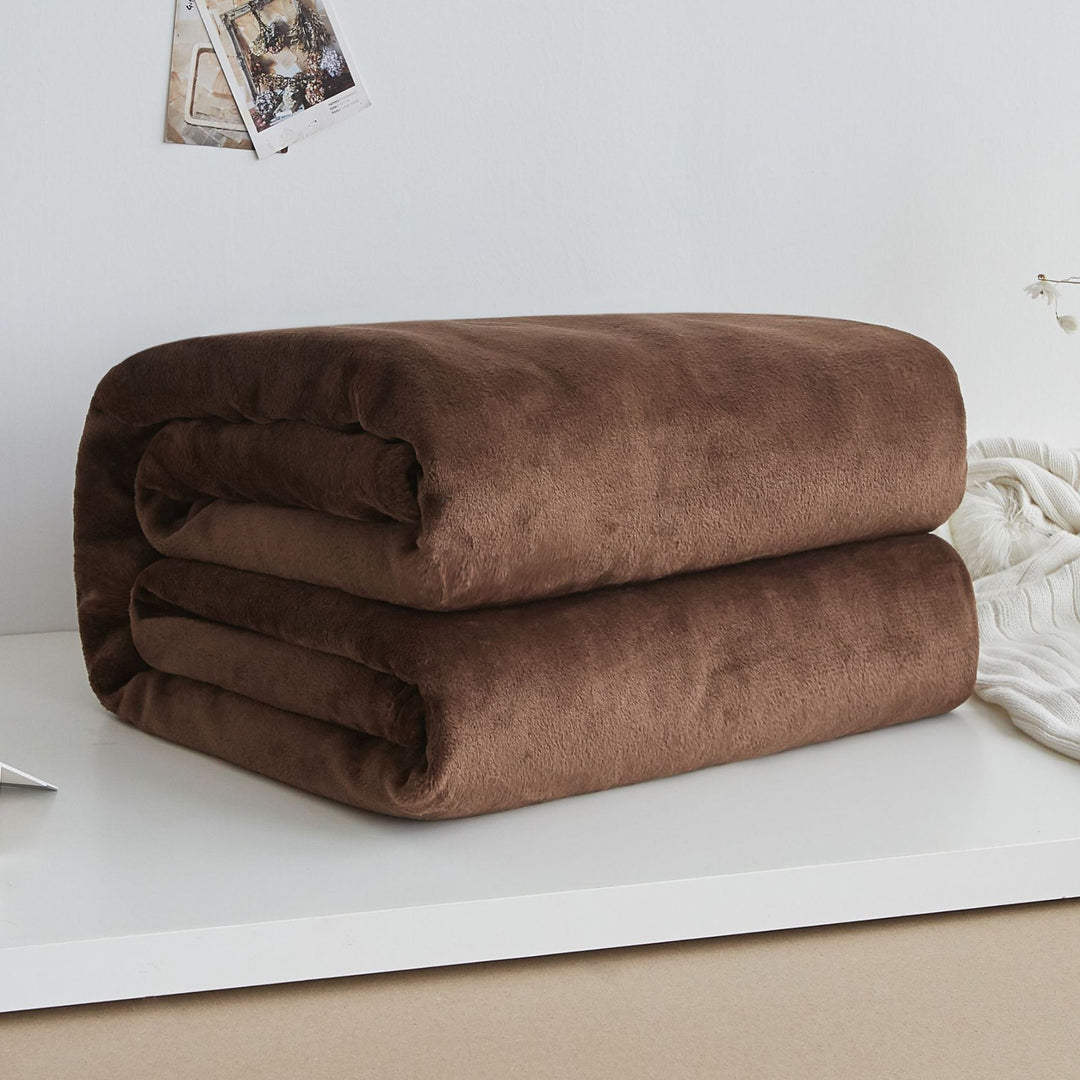 Ultra-Plush Fleece Throw Blanket Bowlift