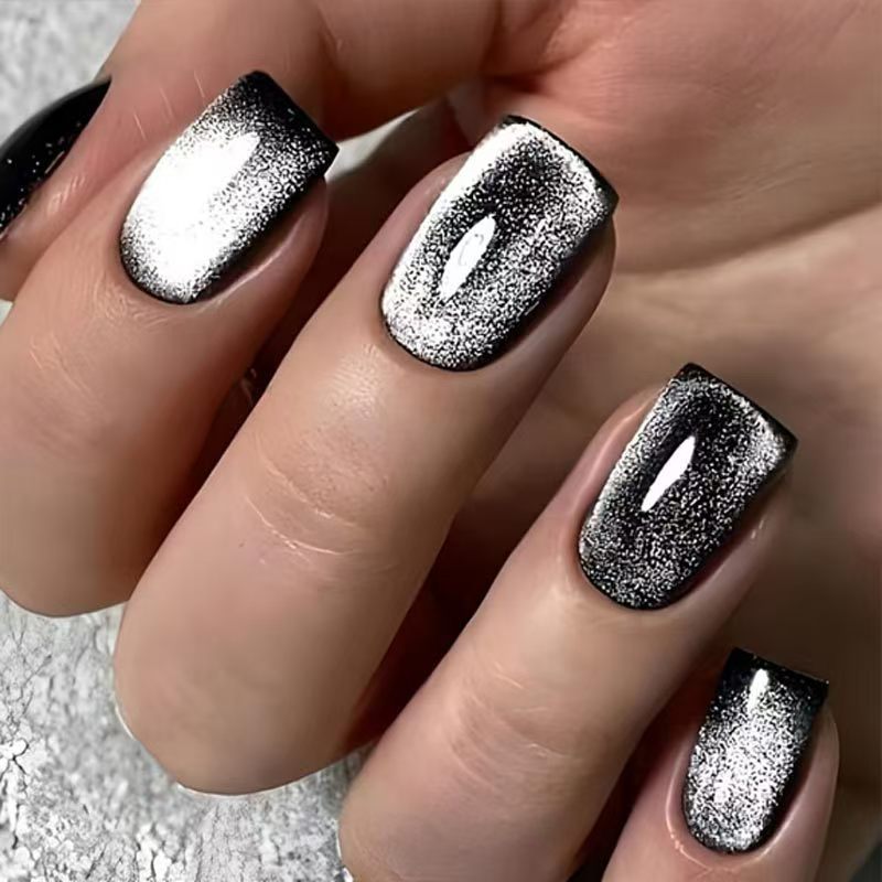 Artificial nails with holographic shine Bowlift