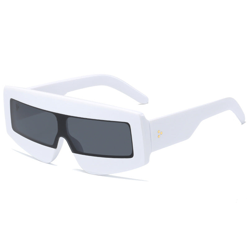 Women futuristic sunglasses in chunky design Bowlift