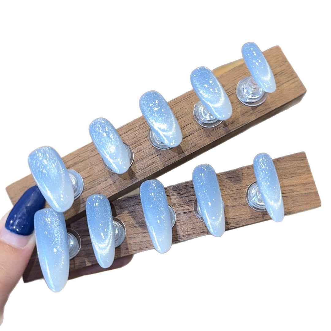 Glamorous artificial nails with glitter gradient Bowlift