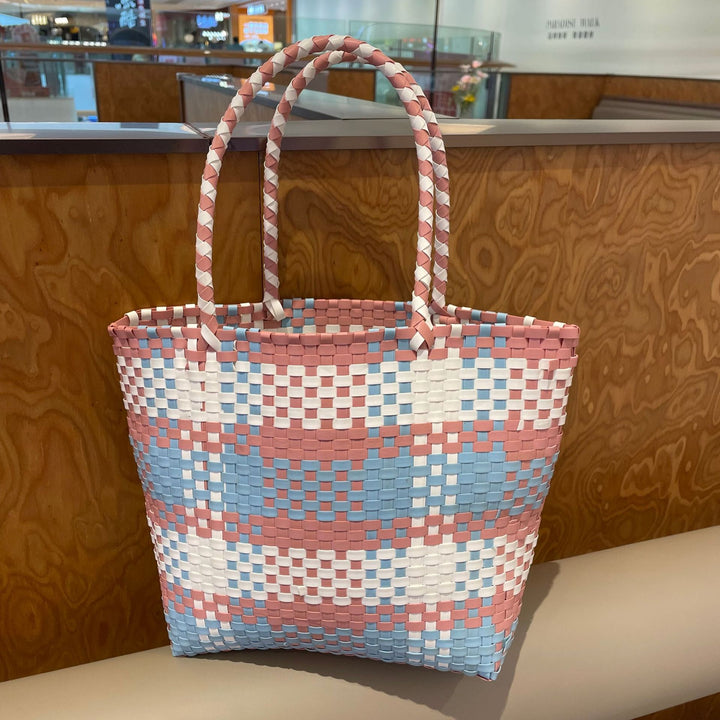 Handwoven leisure bag in modern design Bowlift