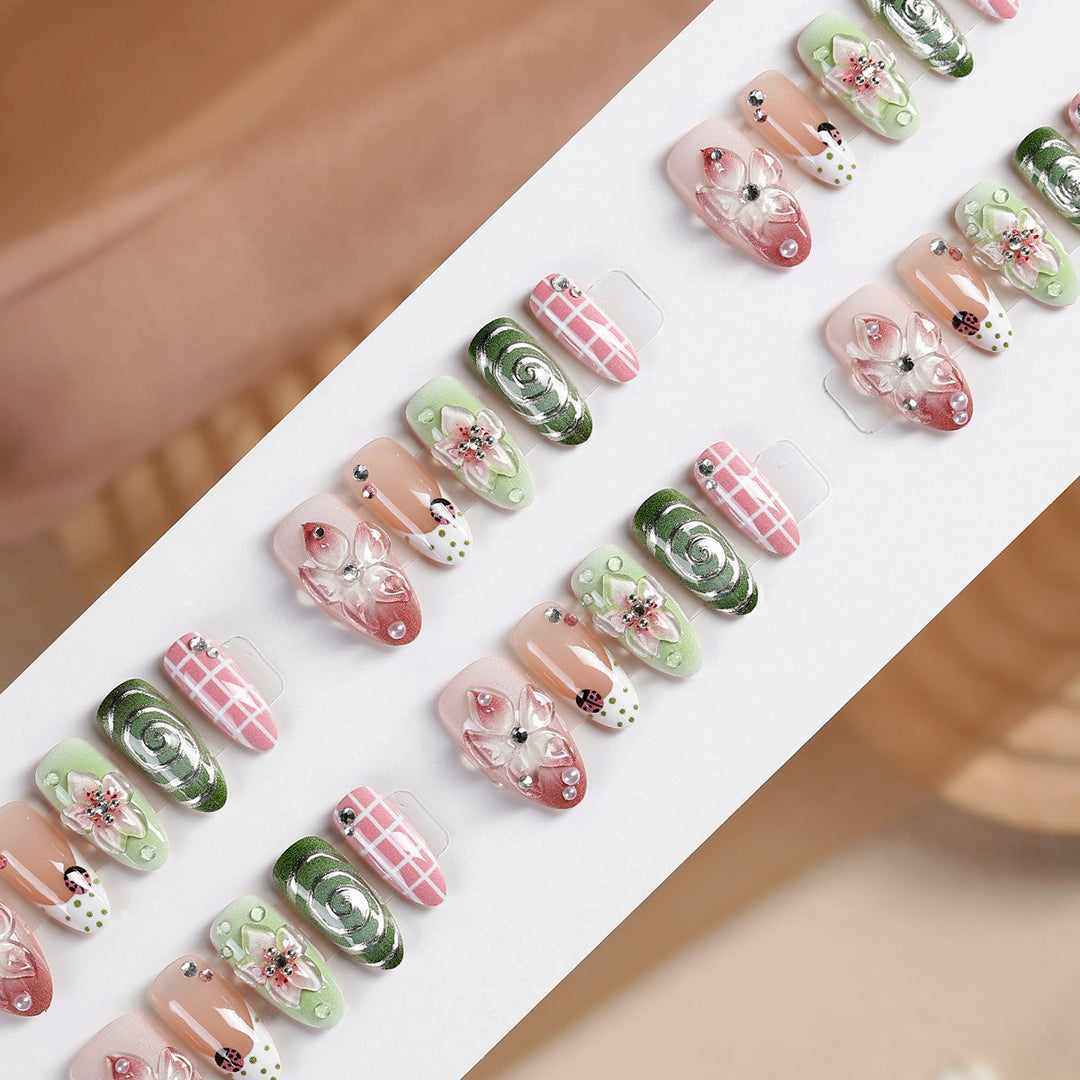 Artistic Floral Design Press-On Nail Set Bowlift