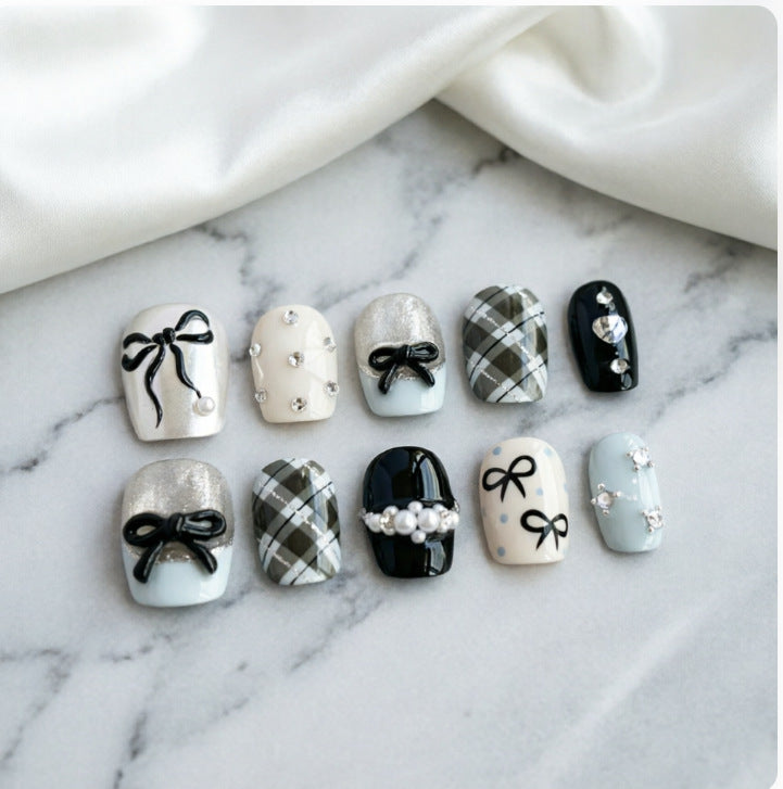 Artificial nails with elegant bows and rhinestones Bowlift