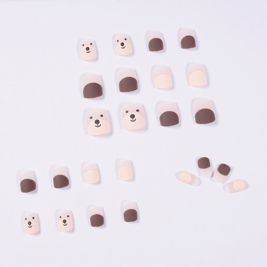 Cute nail art with bear motifs Bowlift