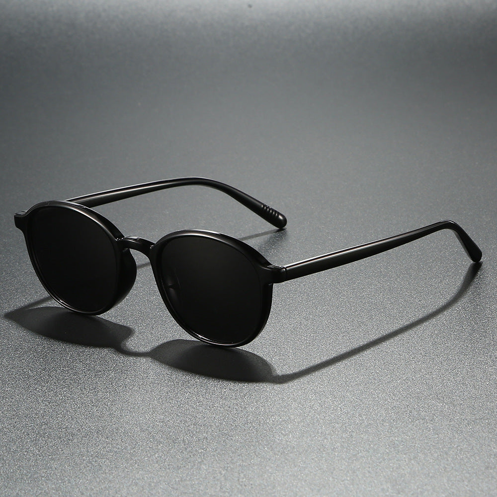 Ladies fashionable sunglasses in classic oval design Bowlift