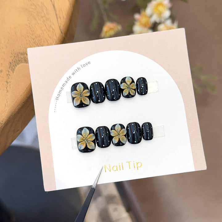Artificial nails with floral accents and elegant shine Bowlift