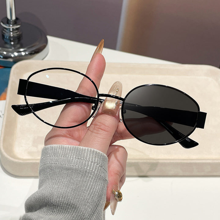 Women Vintage Sunglasses in Oval Design Bowlift
