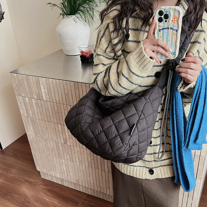 Chic Everyday Hobo Bag Bowlift