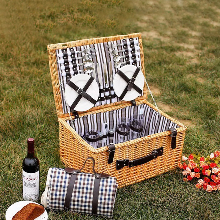 Rustic picnic basket with dish set Bowlift