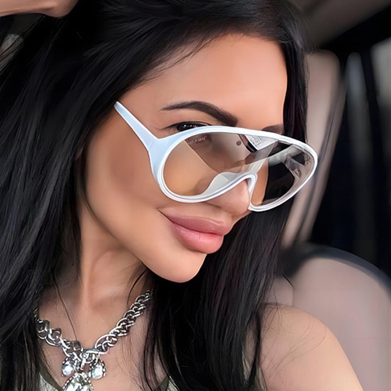 Women's futuristic sunglasses with large lenses and ergonomic frame Bowlift
