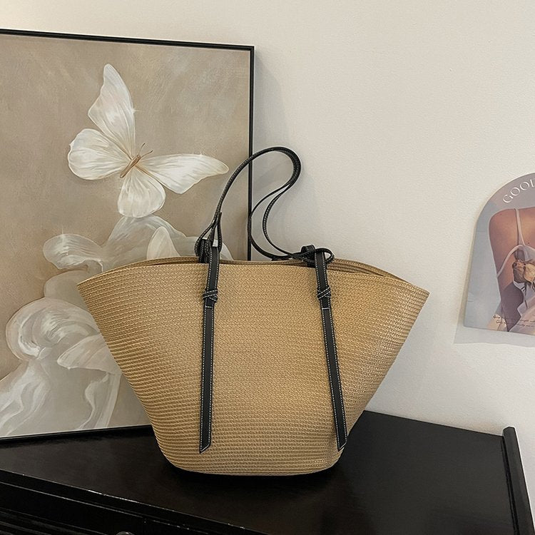 Tote bag in modern material mix Bowlift