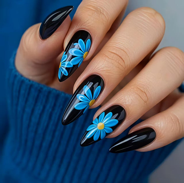 Artificial nails with floral accents Bowlift