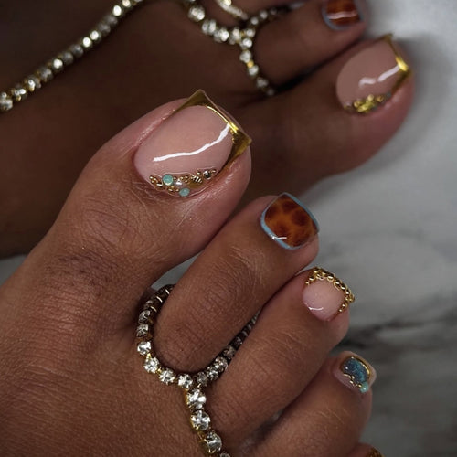 Artistic toenail art with elegant gold design Bowlift