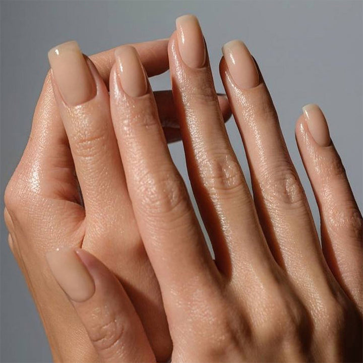 Artificial nail set in elegant nude look Bowlift
