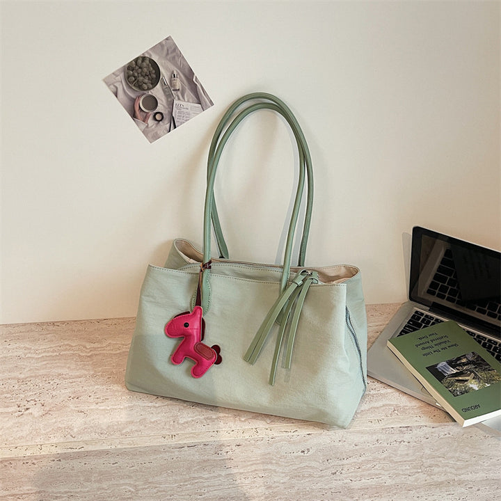Elegant Tote Bag with Zipper and Practical Interior Pockets Bowlift