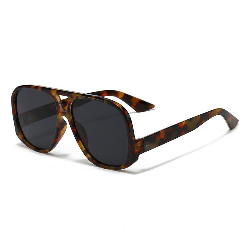 Women trendy oversized sunglasses in modern tortoiseshell pattern Bowlift