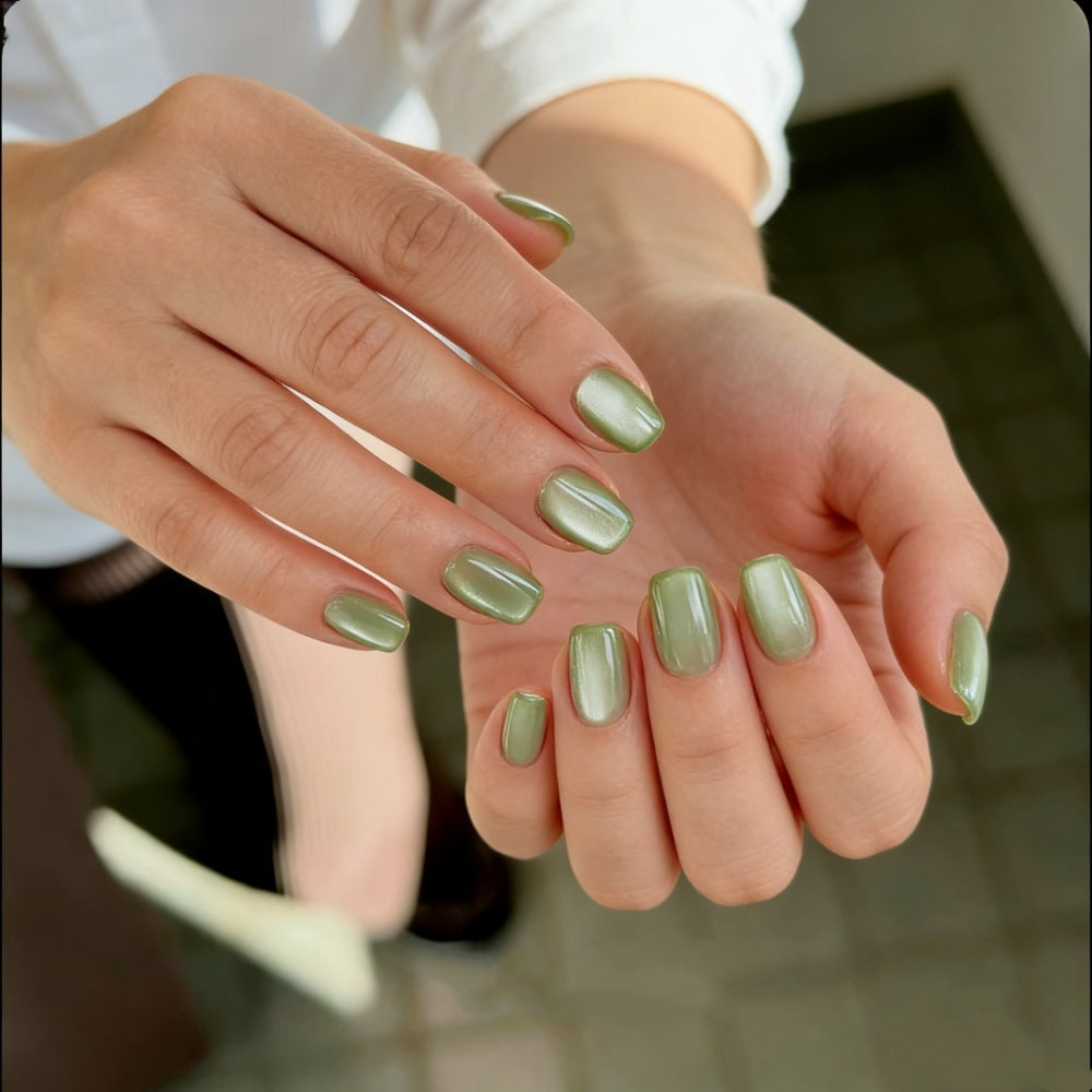 High-Quality Fake Nails in Stylish Gloss Bowlift