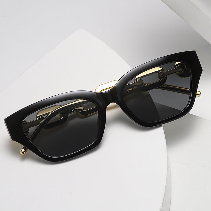 Luxe Fashion Cat Eye Sunglasses with Statement Chain Bowlift