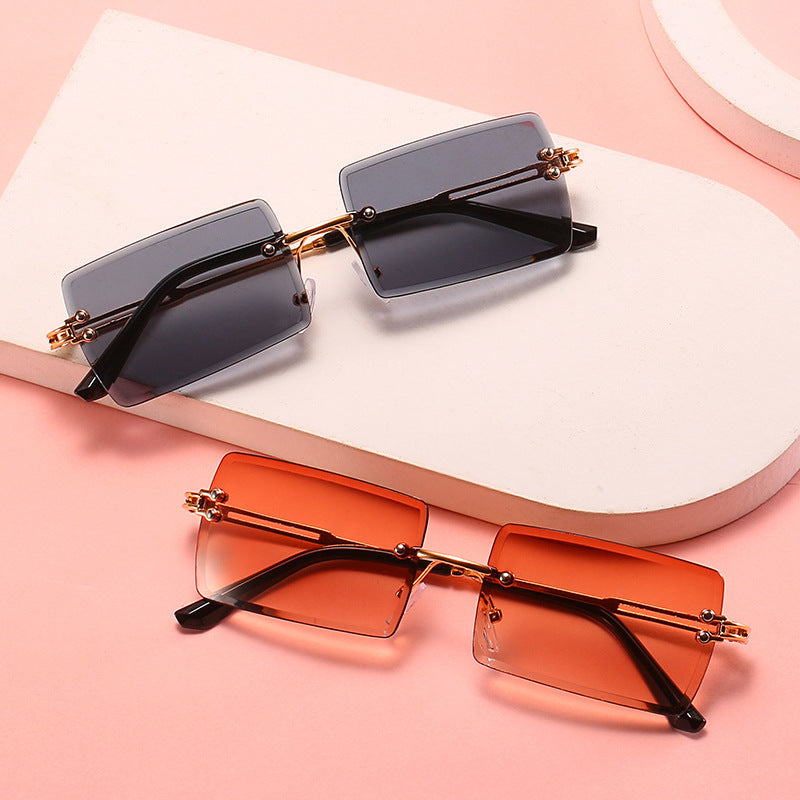 Women's stylish sunglasses with unique rectangular frame and sparkling details Bowlift