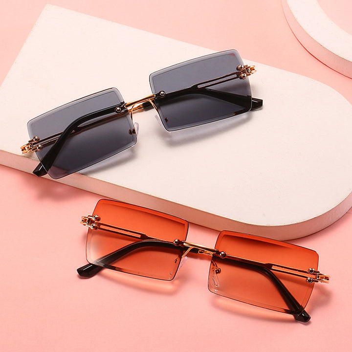 Women's stylish sunglasses with unique rectangular frame and sparkling details Bowlift