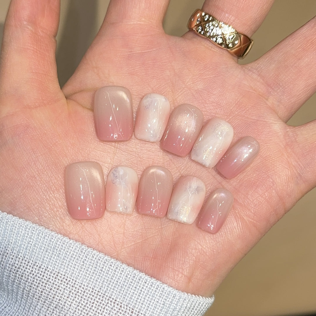Artificial nails with elegant gradient colors and holographic accents Bowlift