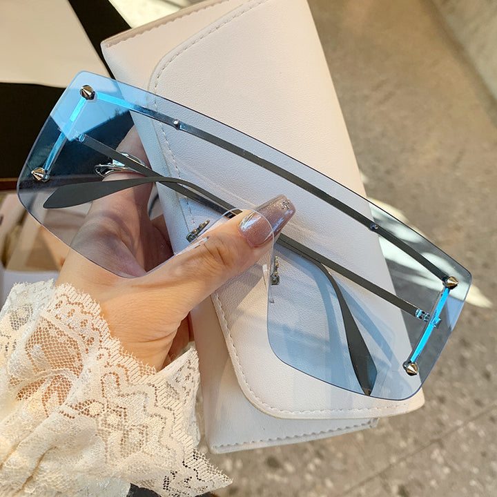 Women oversized sunglasses with modern frame and UV protection Bowlift