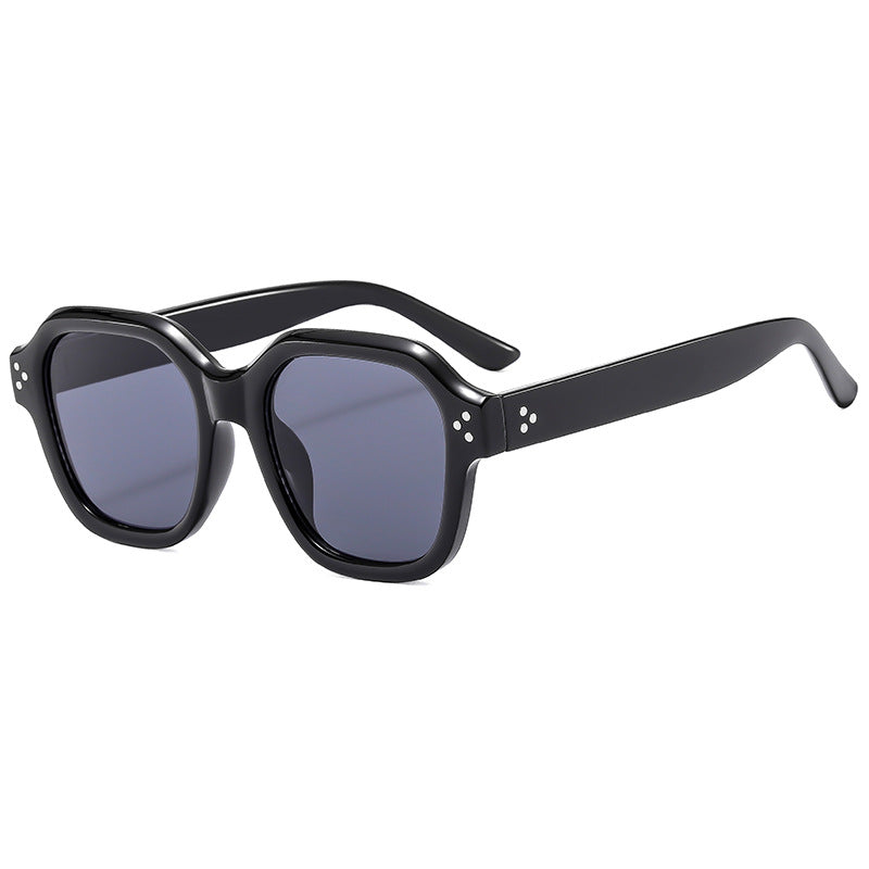 Women’s Fashion Retro Sunglasses with Wide Frame and UV Protection Bowlift