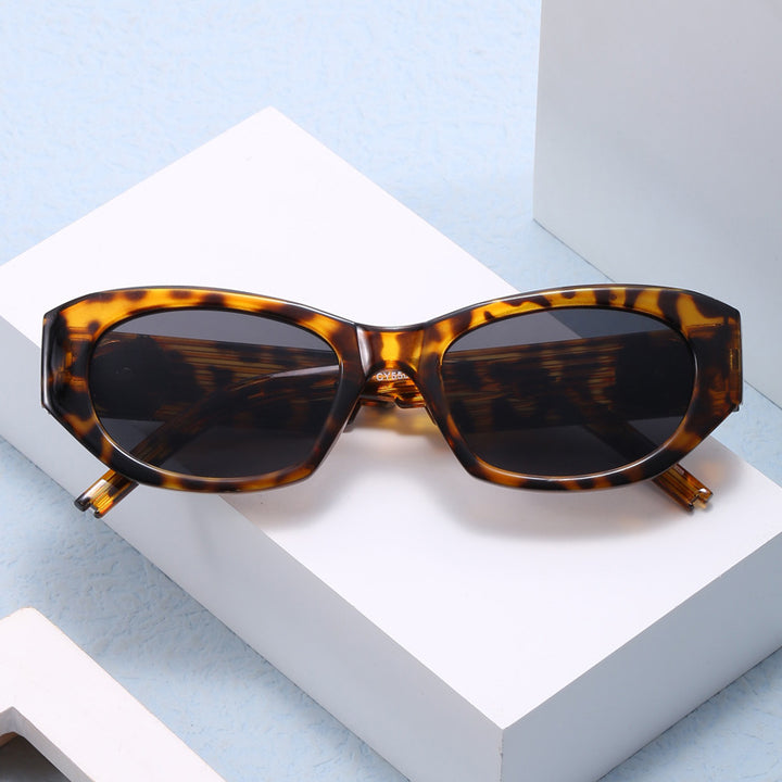 Women's fashionable sunglasses in striking design with luxurious frame elements Bowlift