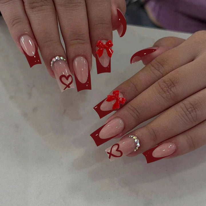 Nail art with heart and bow motifs Bowlift