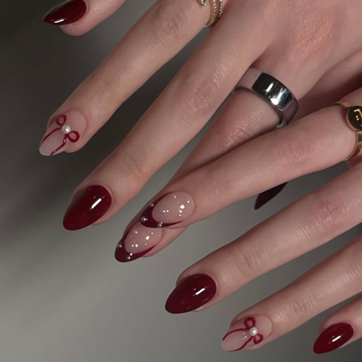 Artificial nail art with playful dots and bows Bowlift