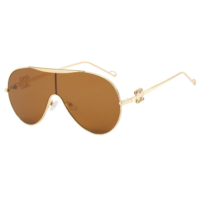 Ladies UV Protection Sunglasses in Fashionable Pilot Style Bowlift